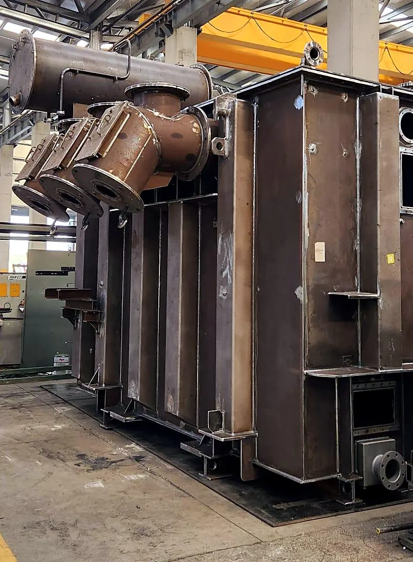 Power transformer tank with conservator connections in fabrication